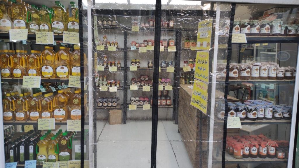 غرفه اورازان در تره بار جماران